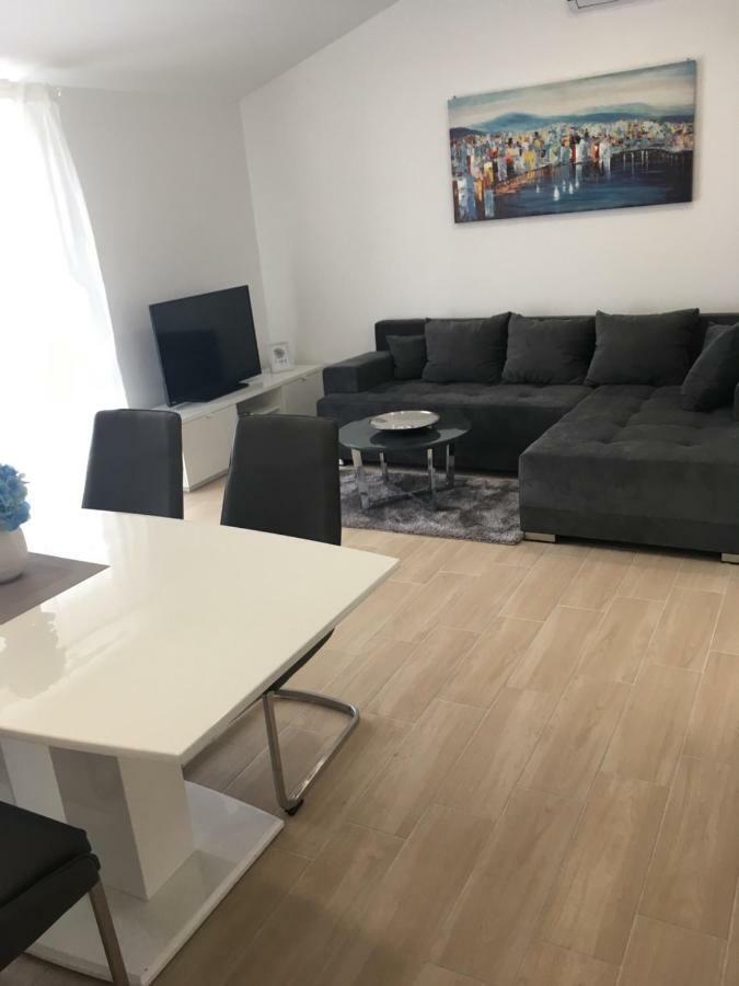 Luxury Apartments Vucinic Pirovac Buitenkant foto